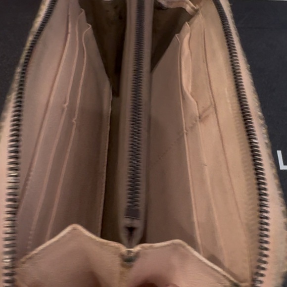 Pre-owned Botegga Veneta Snakeskin Wallet. Video is best depiction of color - Picture 7 of 8